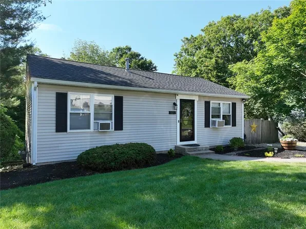 103 Crestwood Dr, West Warwick, RI 02893