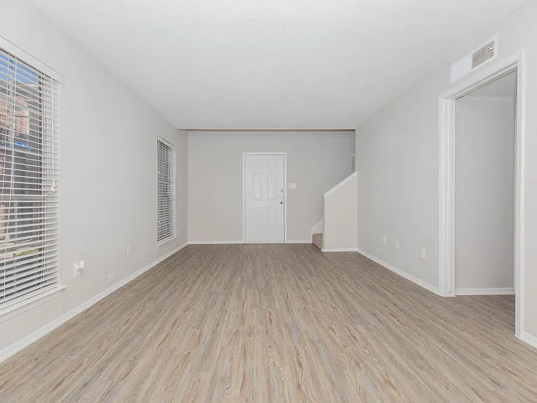 Waterford Grove Apartments — Photo 34