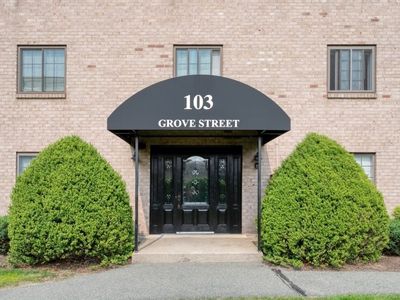 103 Grove St APT 317, Rockland, MA, 02370