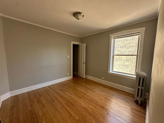 3rd image of 2339 W Rosemont Ave #3