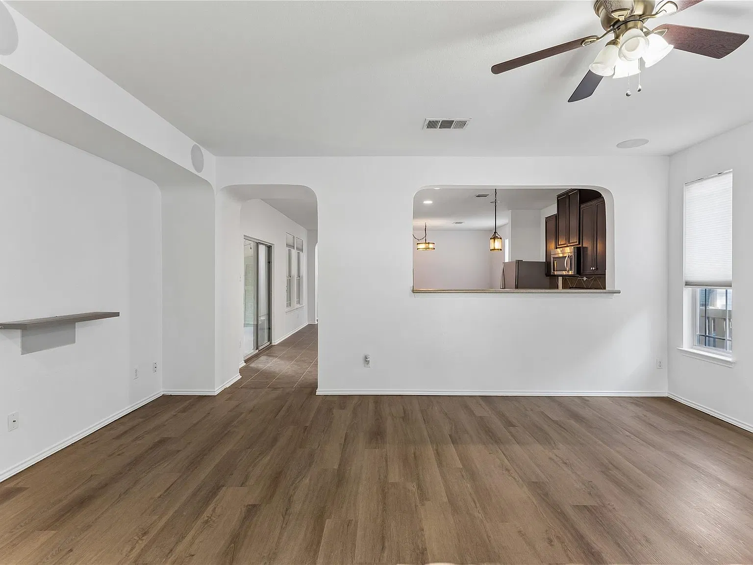 3 bed, 2.0 bath, 1597 sqft, $2,000 — Photo 4