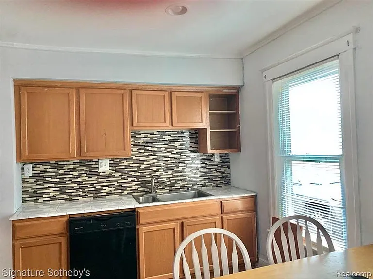 81 N Lynn Ave — Photo 8
