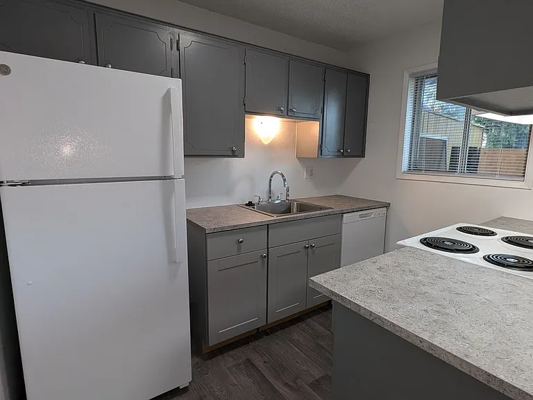 5920 SW Erickson Ave — Photo 3