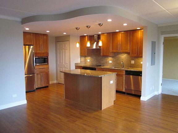 5th image of 6340 Americana Dr APT 717