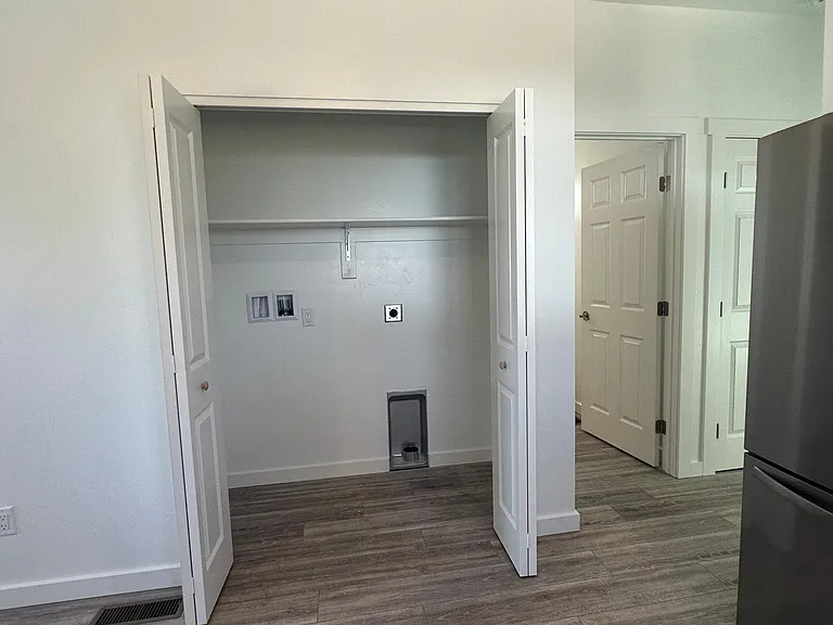 1115 E Carpenter St — Photo 15