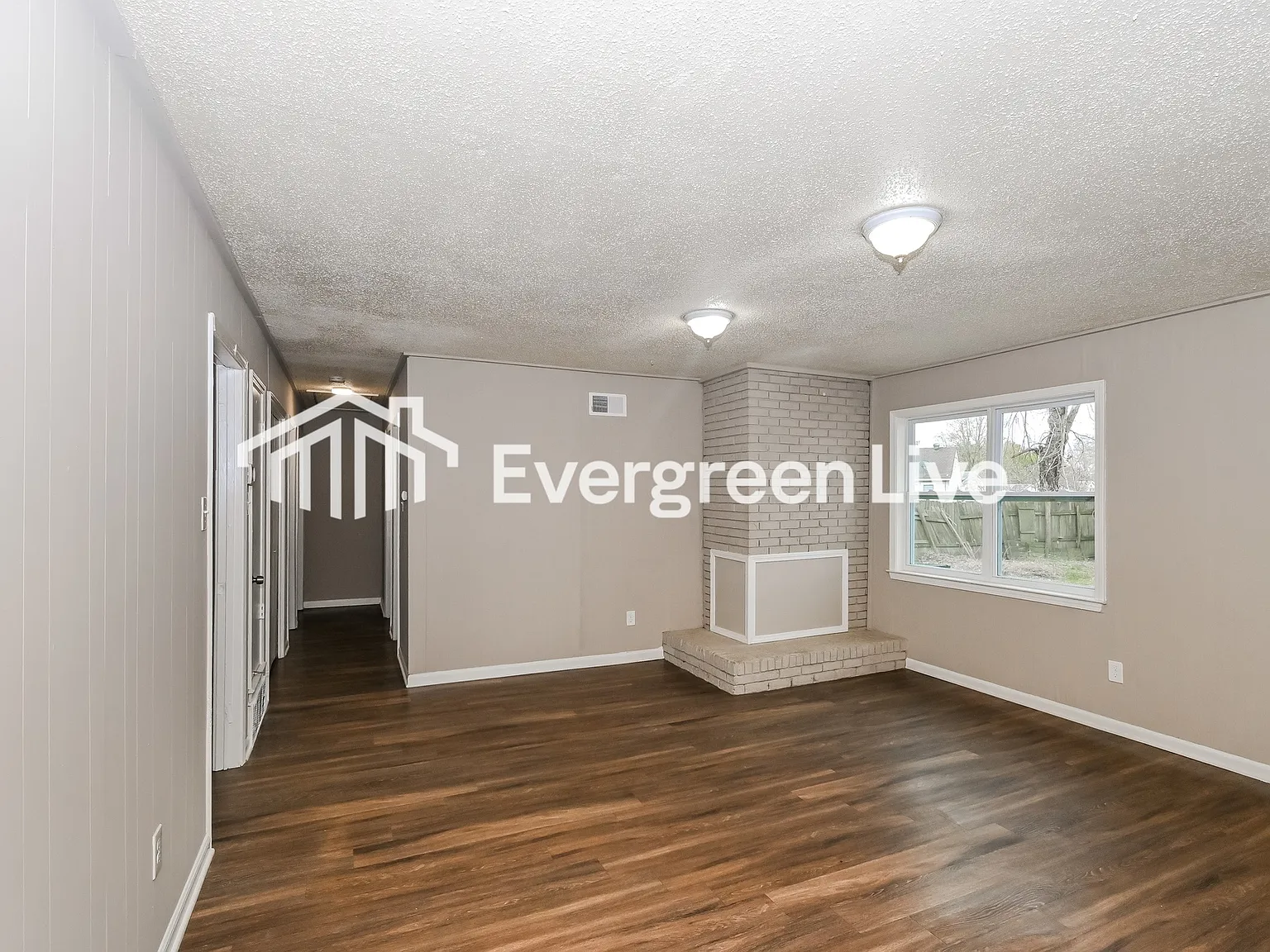 3 bed, 2.0 bath, 1322 sqft, $1,345 — Photo 2
