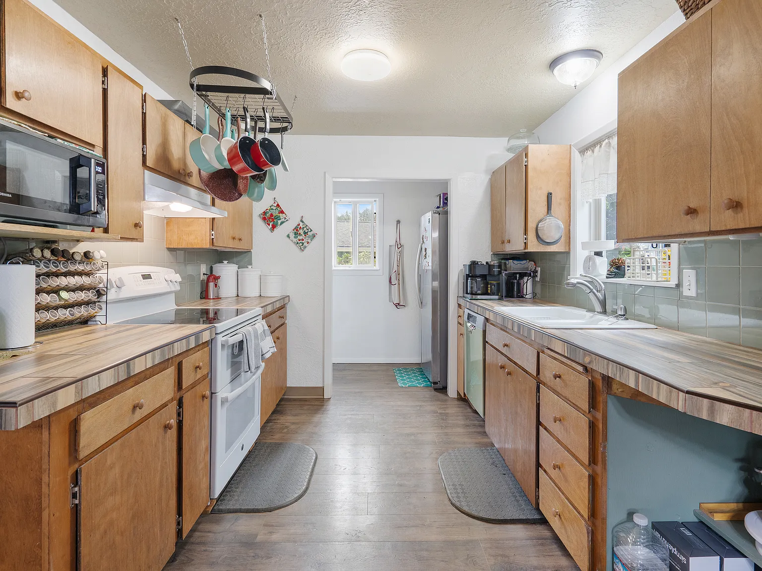 3 bed, 1672 sqft, $2,700 — Photo 2
