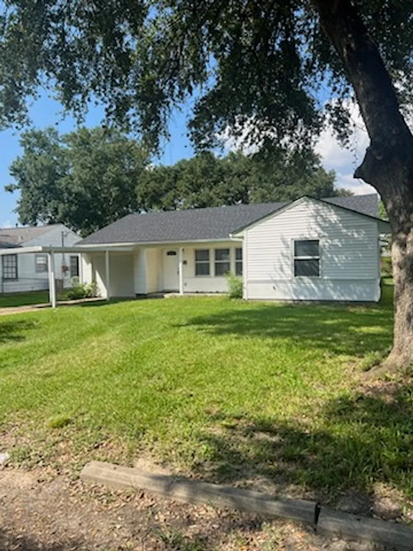 3 Bed, 2 Bath House PNGISD — Photo 1