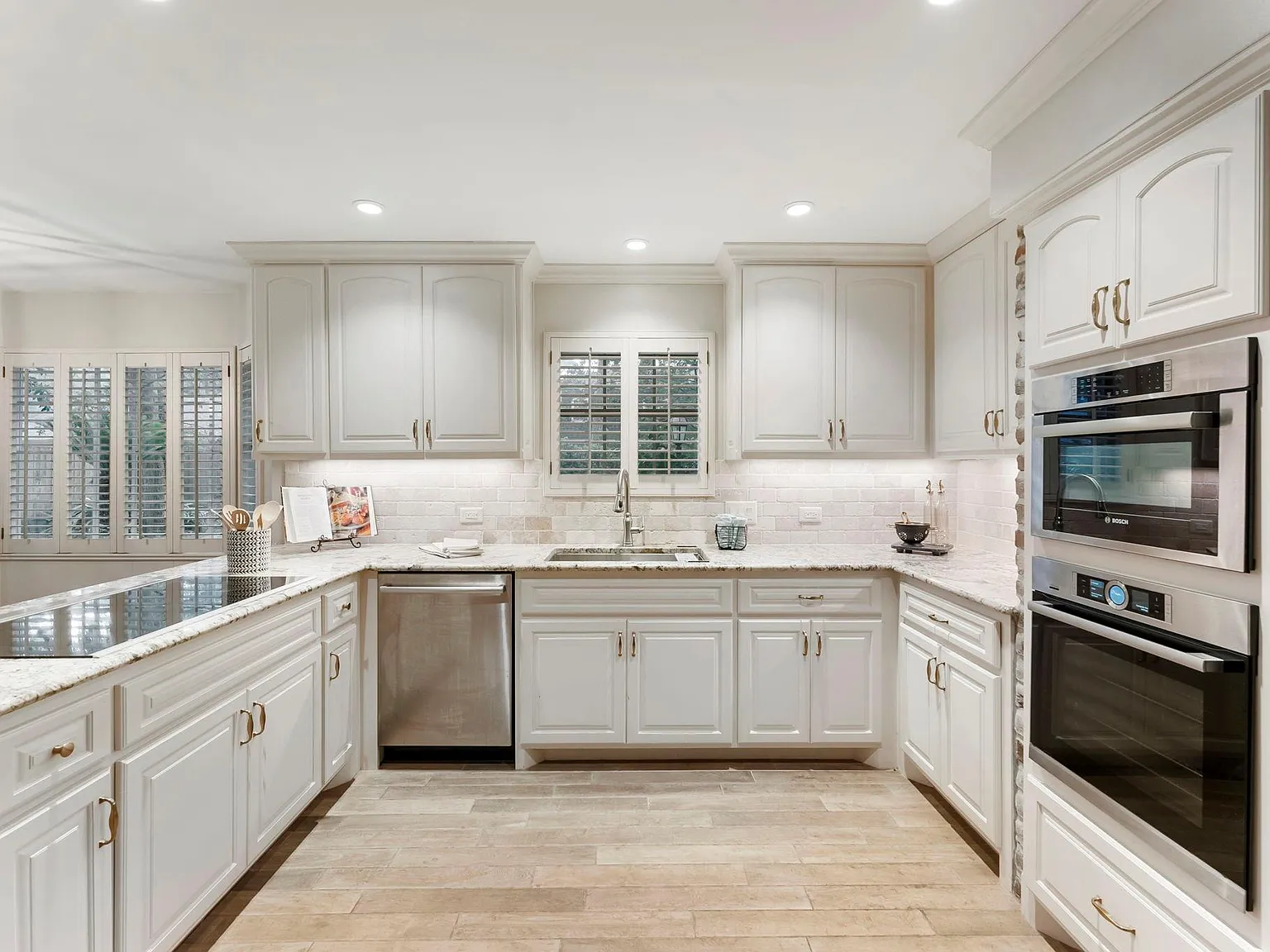 4 bed, 2.5 bath, 3282 sqft, $2,200 — Photo 2