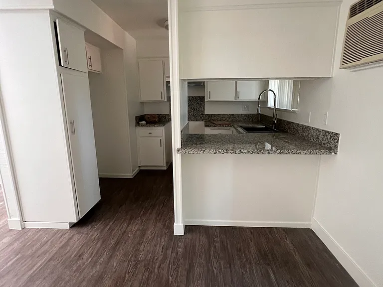 Knotty Apartments — Photo 15