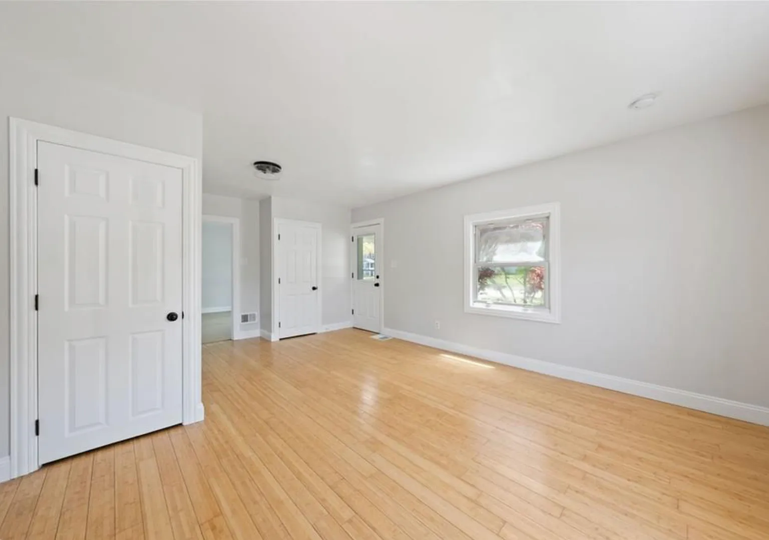 1282 Summit Dr — Photo 4