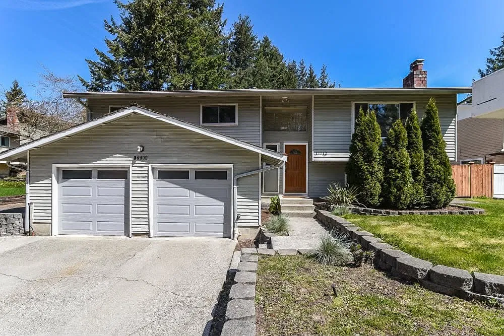 4 bed, 2.5 bath, 2820 sqft, $1,600 — Photo 1