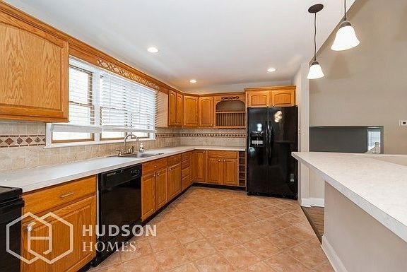 3rd image of 699 Curry Ave