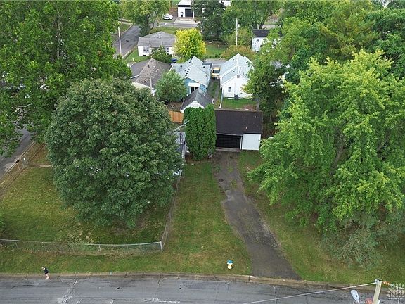 2nd image of 1015 Hillcrest Ave