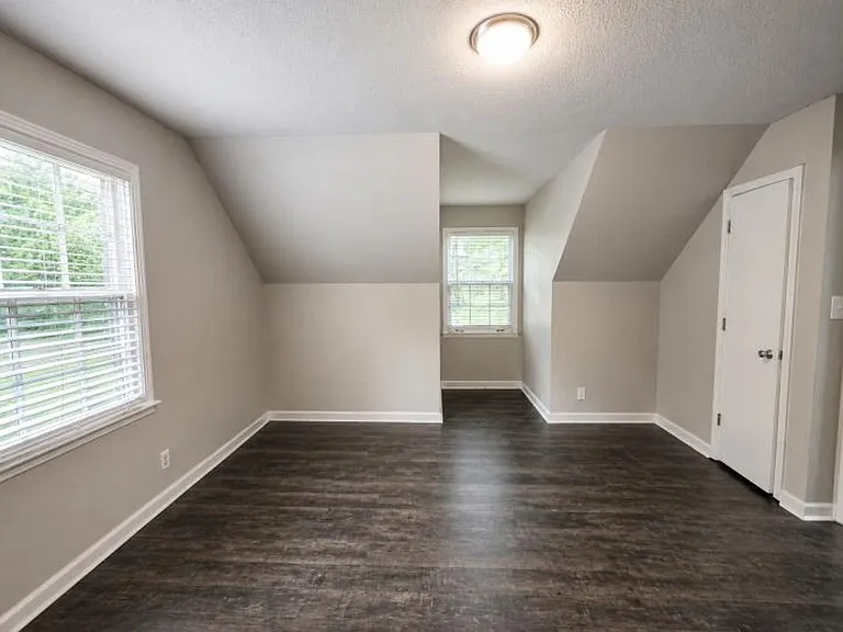 125 Mossland Dr — Photo 23