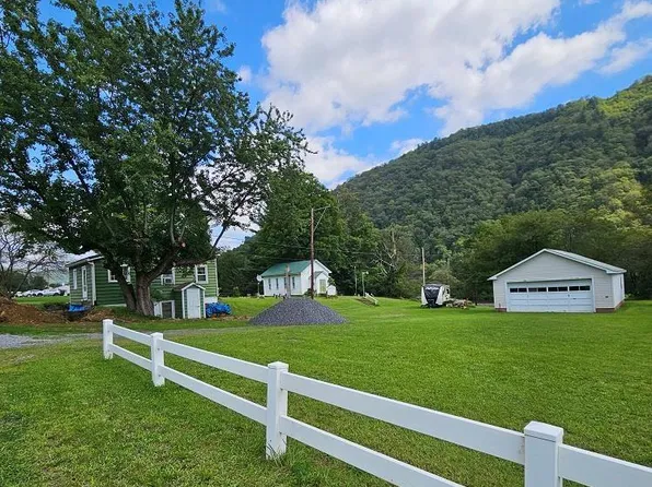 14975 Renovo Rd, Renovo, PA 17764