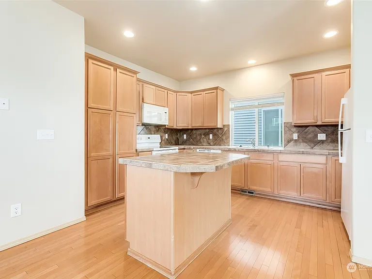 18240 97th Avenue Ct E — Photo 6