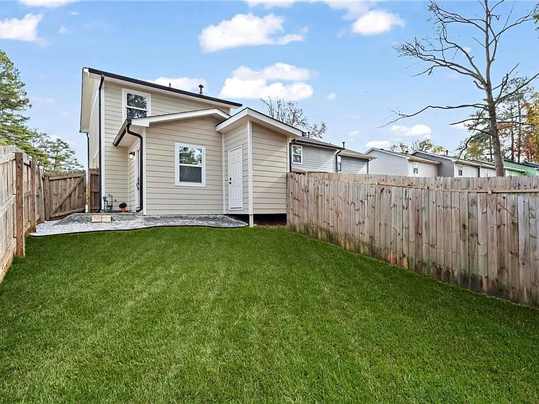 5750 Old Gordon Rd — Photo 31