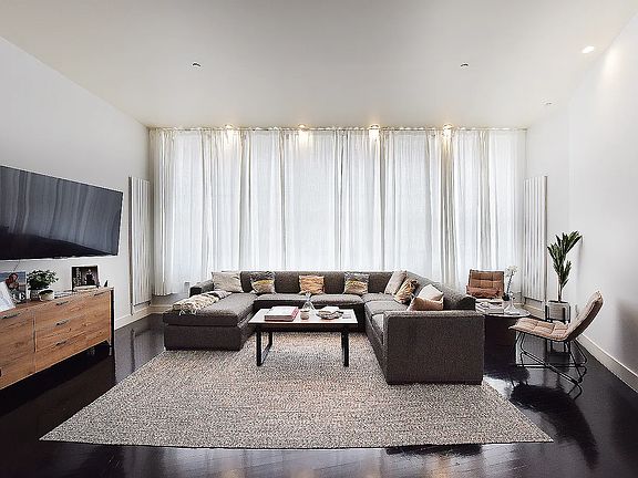 3rd image of 133 W 14th St #Loft2