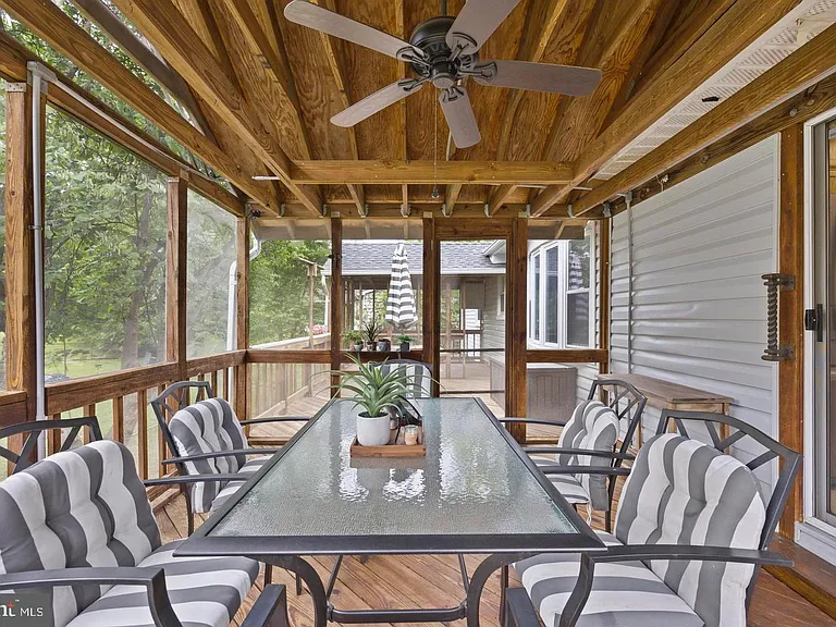 13501 Kelmont Ct — Photo 17