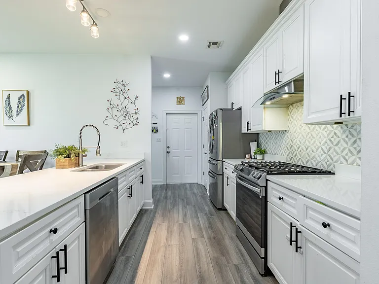 379 Shoal Dr — Photo 8