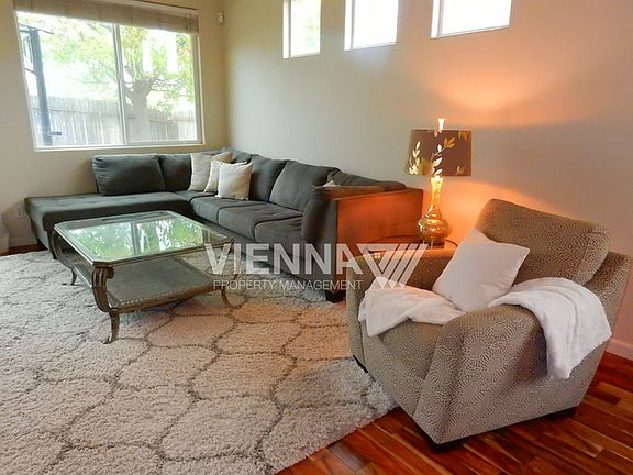 4th image of 550 Davenport Way