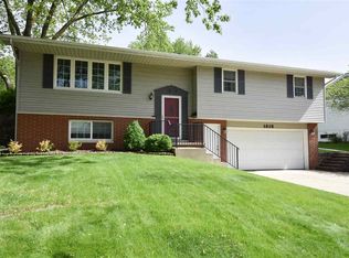 1619 W Queens Court Rd, Peoria, IL 61614