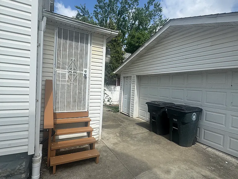 251 Russell Ave — Photo 15