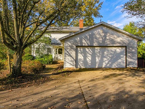 2nd image of 2041 W 130th St