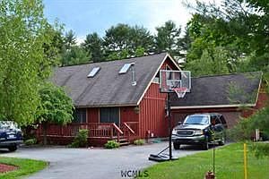 3rd image of 22 Lausanne Ln
