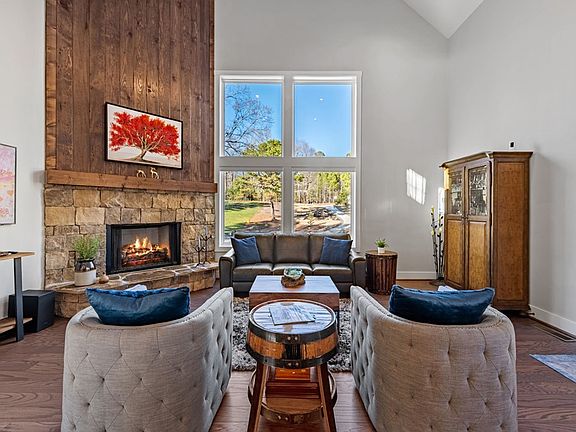 2nd image of 320 Bridge Rd