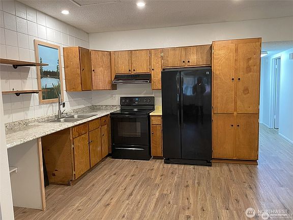 3rd image of 685 Morse Street