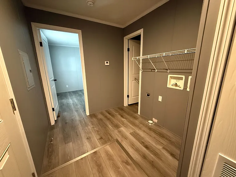 Laundry/Hall