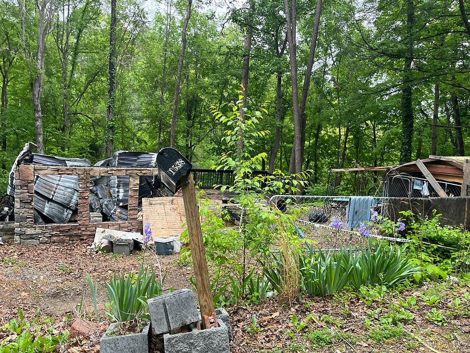 2nd image of 1538 Mayflower Ln