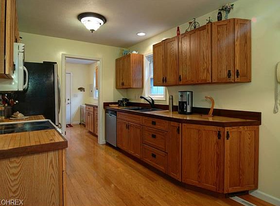 3rd image of 385 Laurel Dr