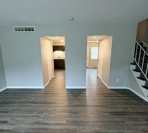 4th image of 4508 S Park Dr
