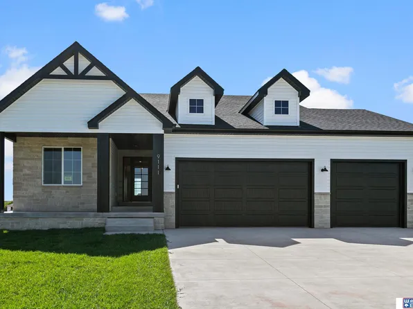 9111 Castle Pine Dr, Lincoln, NE 68516