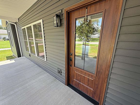 2nd image of 405 SE 12th St