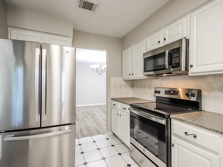 20914 Lake Park Trl — Photo 7