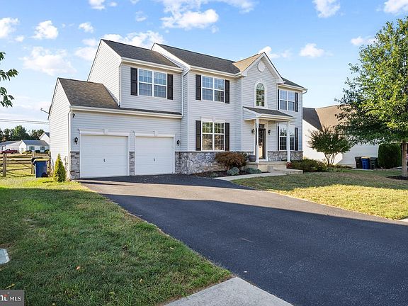 4th image of 56 Shady Creek Ln