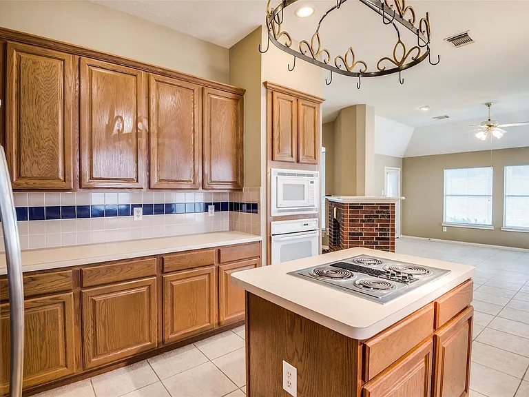 9827 Bestin Ln — Photo 11