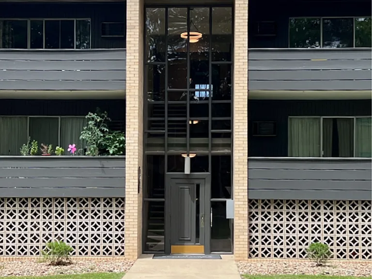 Seven Oaks Apartments — Photo 21