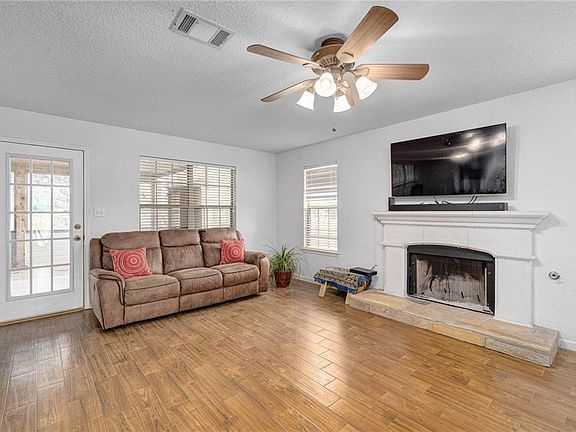 5th image of 104 W Sierra Cir
