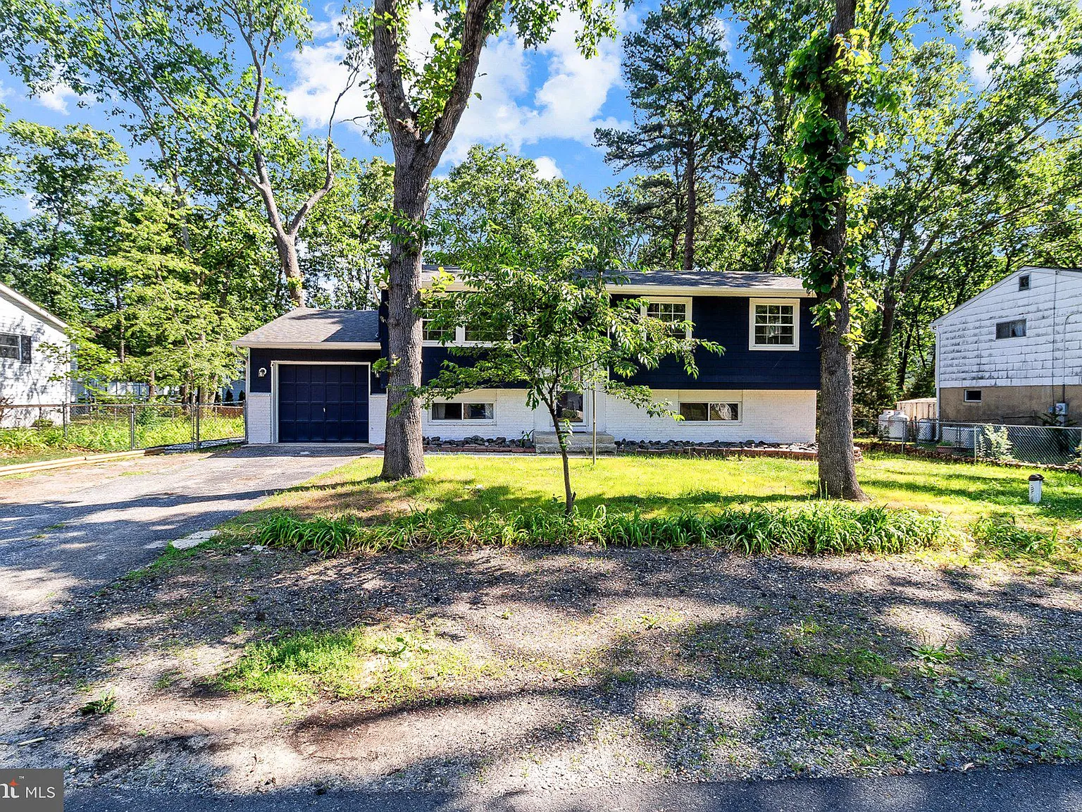 3 bed, 2.0 bath, 1888 sqft, $2,975 — Photo 3
