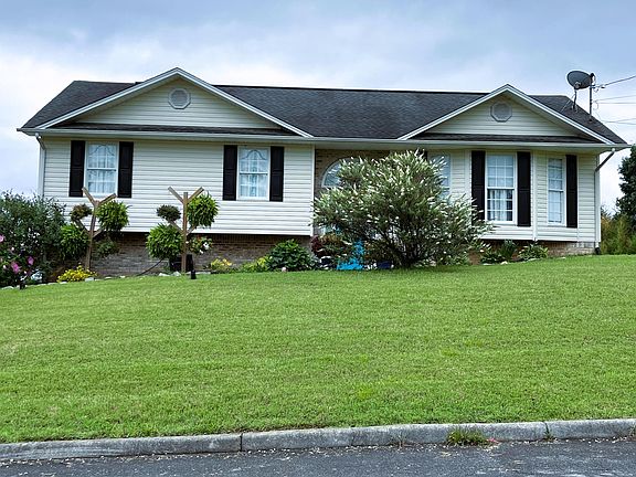 4th image of 136 Lauren Dr