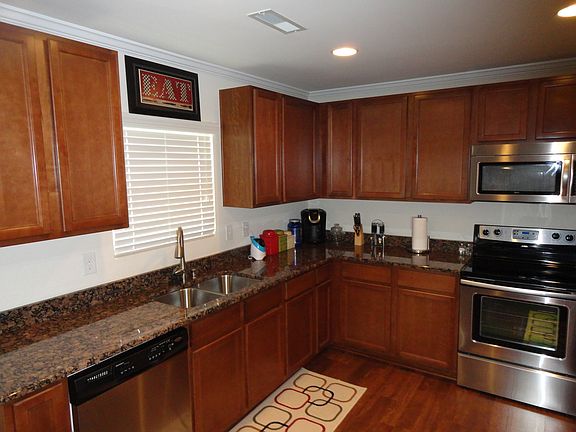 5th image of 1066 Bent Branch St