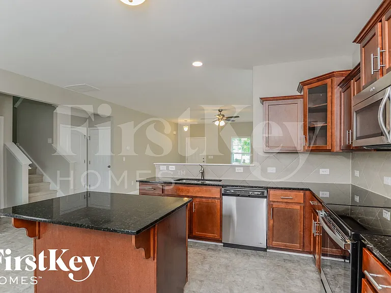 812 Southridge Dr — Photo 7