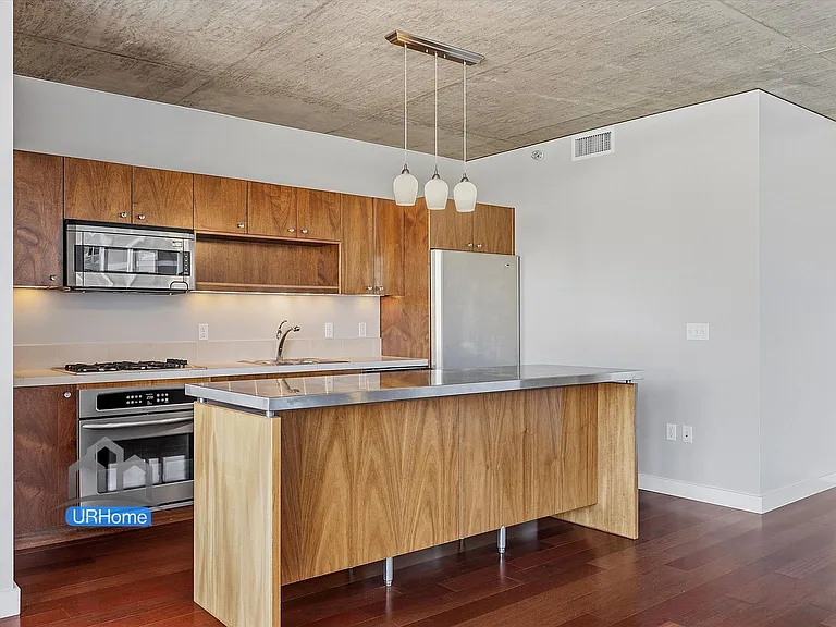 1926 W Burnside St #202 — Photo 9