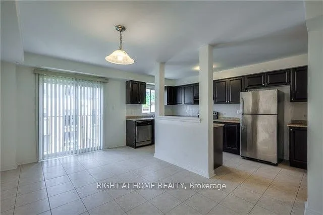 10 Wilkes Cres — Photo 5
