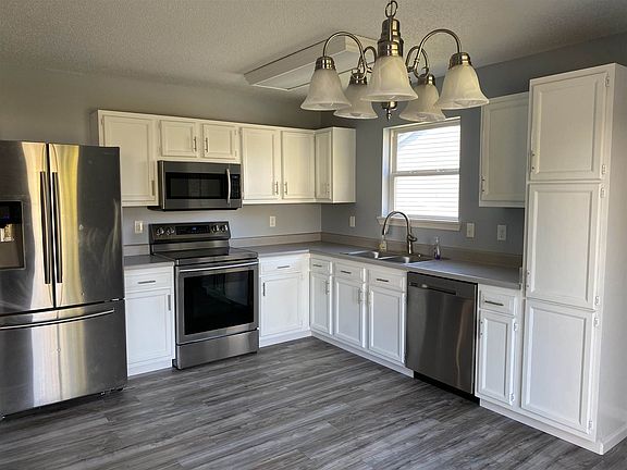 3rd image of 2704 S Pinehurst Dr